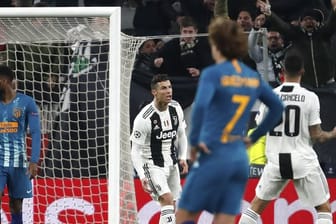 Cristiano Ronaldo (M) feiert das 1:0 für Juve gegen Atlético Madrid.