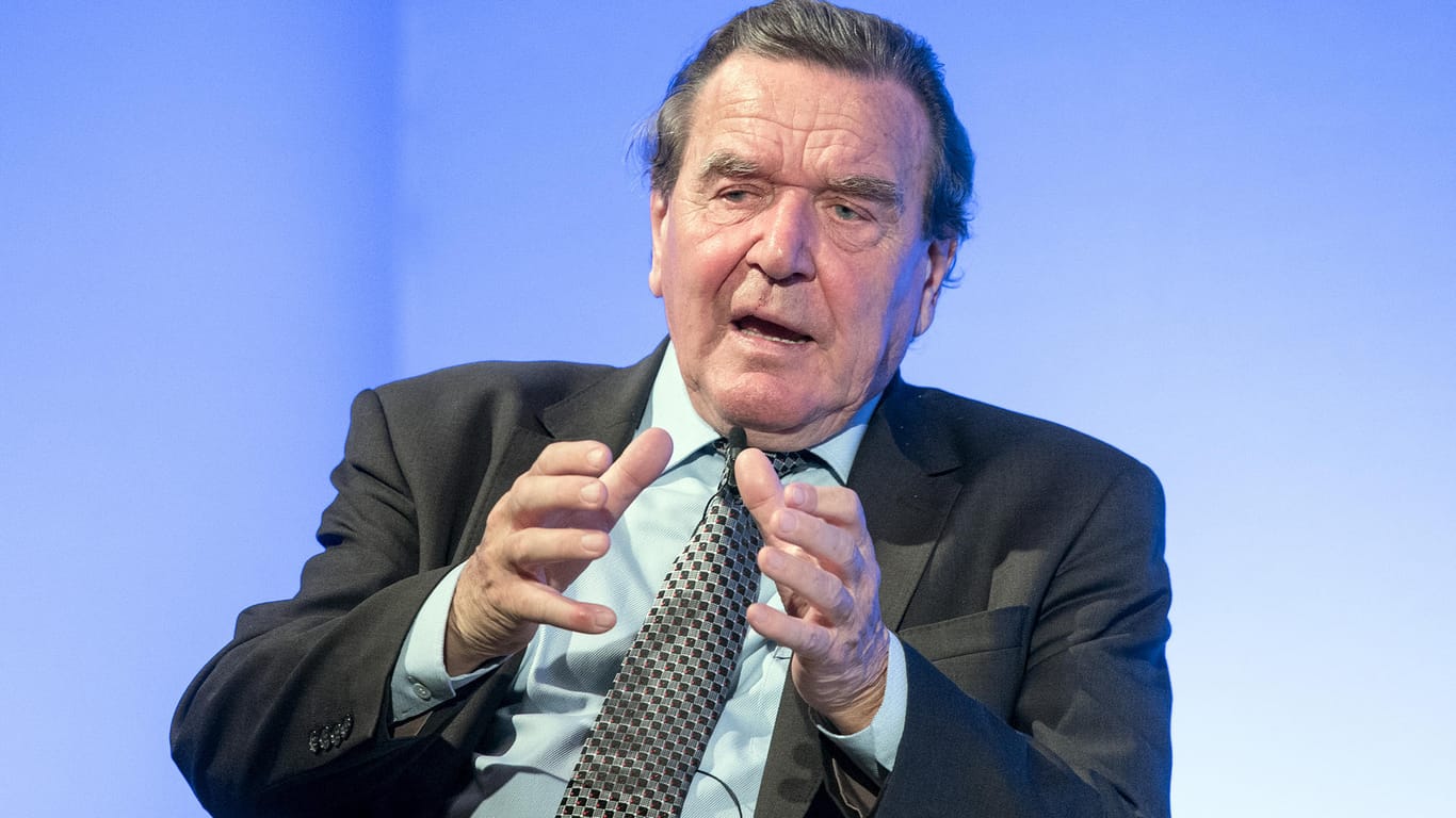 Alt-Kanzler Gerhard Schröder hat die Drohung der USA kritisiert, Geheimdienstinformationen zurückzuhalten, falls Berlin chinesische Firmen beim Aufbau des schnellen 5G-Mobilfunknetzes beteiligt.