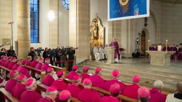 Sexueller Missbrauch ist ein weltweites Thema für die katholische Kirche. Sexueller Missbrauch ist ein weltweites Thema für die katholische Kirche.