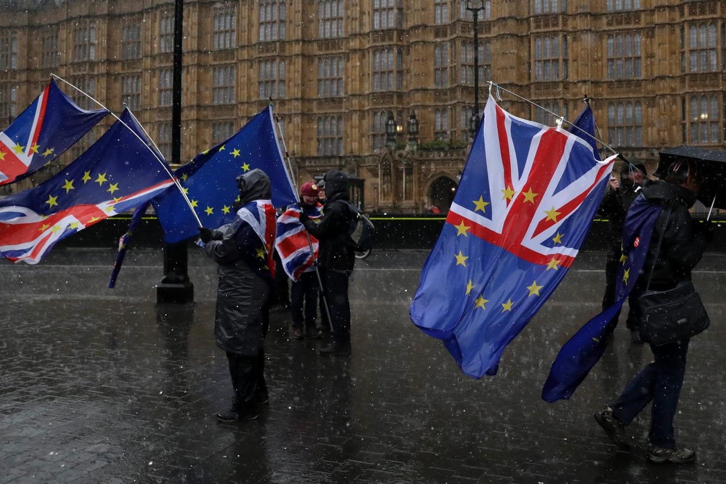 Brexit-Gegner demonstrieren vor dem britischen Parlament: "Für Schadenfreude gibt es absolut keinen Platz."