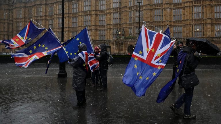 Brexit-Gegner demonstrieren vor dem britischen Parlament: "Für Schadenfreude gibt es absolut keinen Platz."