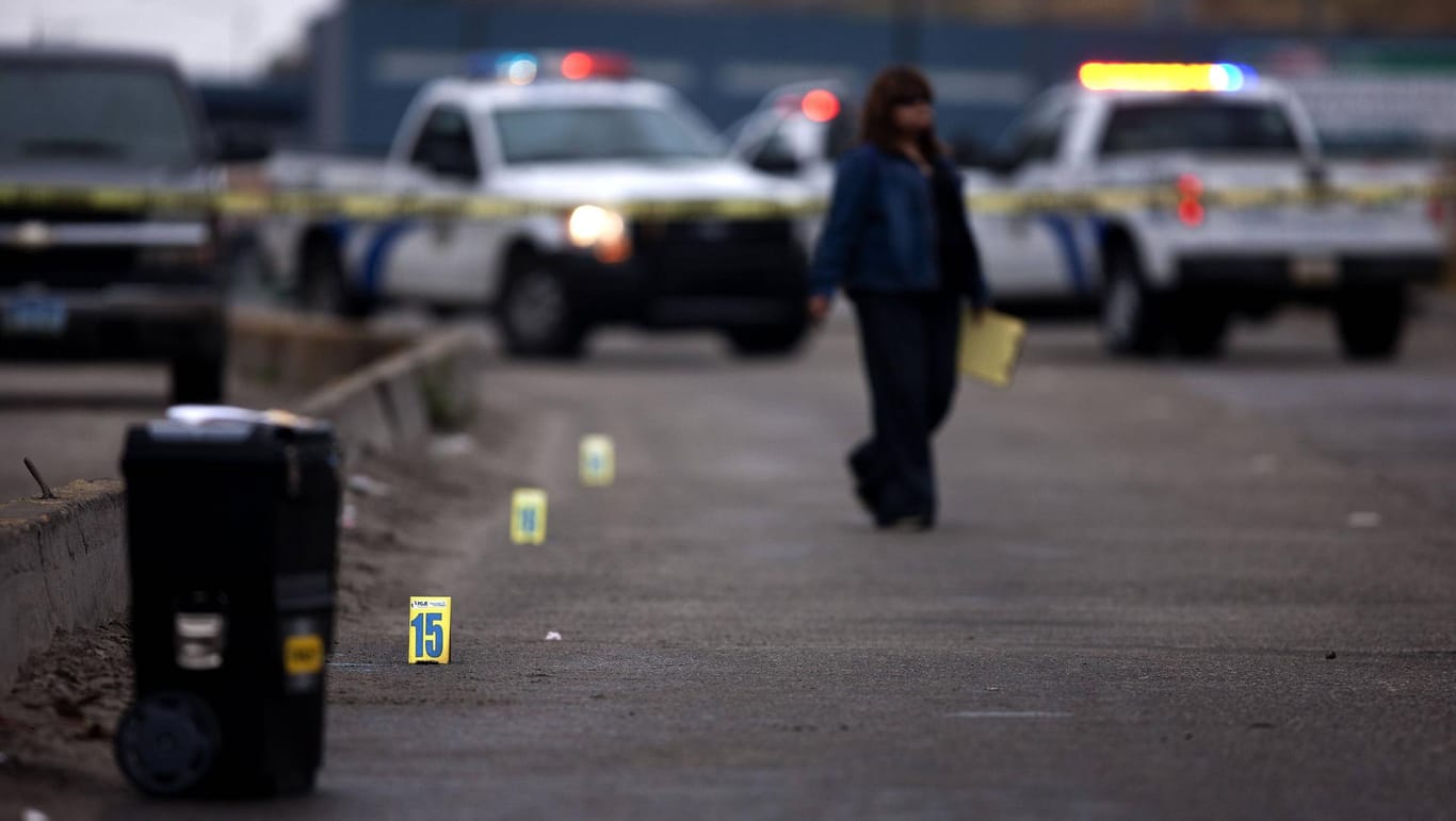 Spurensicherung in Tijuana nach einer Schießerei mit drei Toten: Die Stadt an der Grenze zu den USA hatte 2018 die höchste Mordrate weltweit. (Archivfoto)