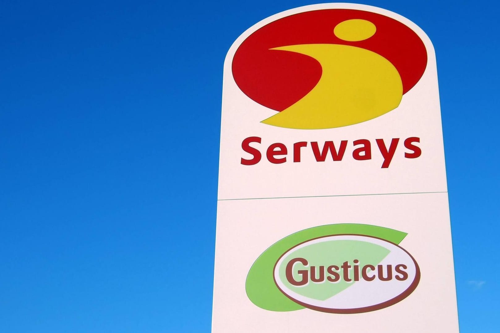 Serways-Reklame an der Autobahnraststätte: In einem Restaurant haben amtliche Lebensmittelkontrolleure erhebliche Mängel festgestellt.