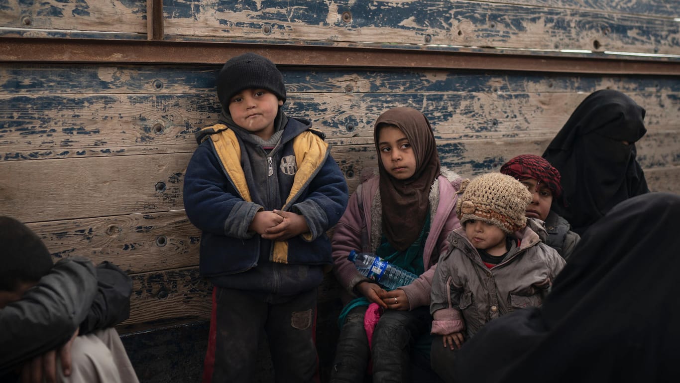 Frauen und Kinder in Syrien (Symbolbild): Nach einem UNICEF-Bericht leiden noch viele Kinder unter den Folgen des Syrien-Konflikts.