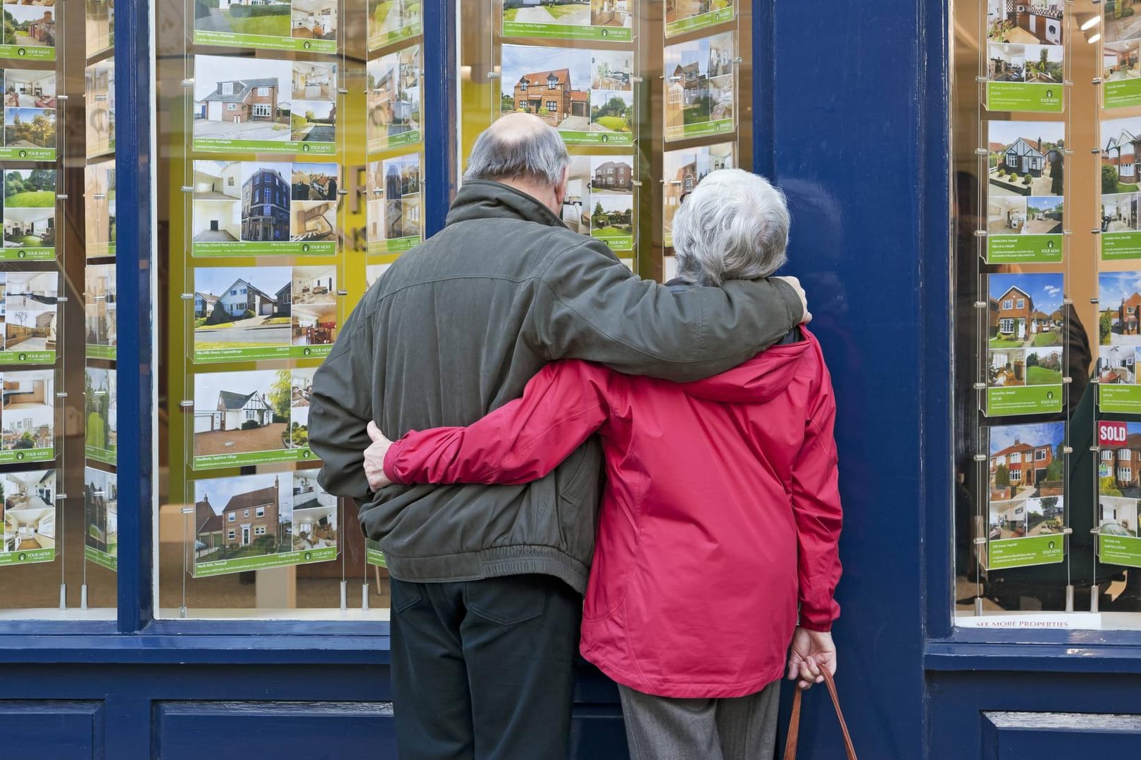 Ehepaar bei der Wohnungssuche: In Berlin ist günstiger Wohnraum knapp. Darum wehrte sich ein Ehepaar gegen die Kündigung durch den Vermieter. (Symbolfoto)