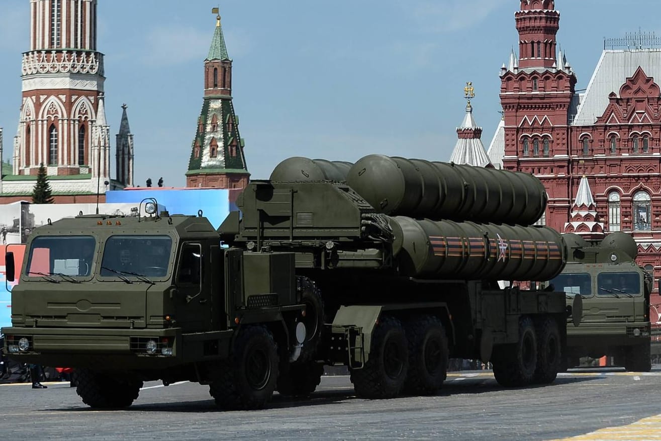 Das russische Flugabwehrsystem S-400 (Symbolbild): Moskau sieht die neuen Raketen als eines der Prunkstücke der russischen Rüstungsindustrie.