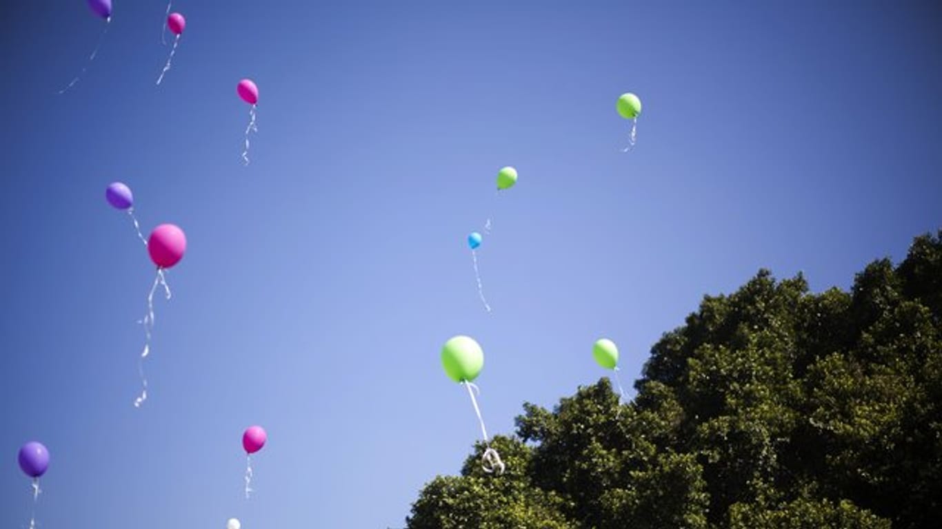 Umweltschützern zufolge sind Luftballons gefährlich für Meeressäugetiere, Vögel und Fische.