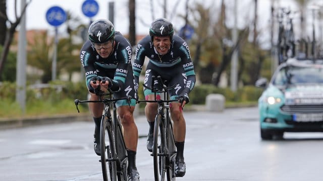 Fahrer des Teams Bora-Hansgrohe, das durch den Unfall mit einem Passanten den möglichen Sieg verpasste.