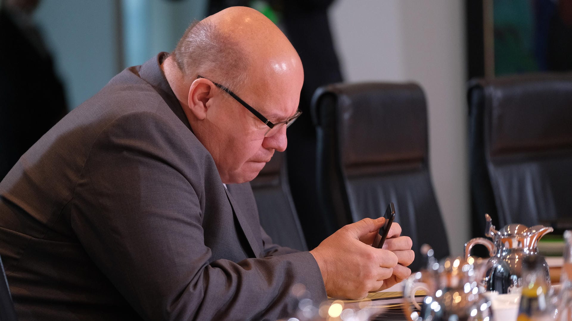 Wirtschaftsminister: Über Peter Altmaier (CDU) hört man kaum ein lobendes Wort. Nur am Anfang wirkte das wie eine Kampagne des Wirtschaftsflügels. Hat für seine Industriestrategie Prügel bezogen, weil er den Mittelstand vernachlässige und dann prompt eine Mittelstandsstrategie vorgelegt. Hat immerhin die Kohlekommission zu verantworten, deren Ergebnis einige für viel zu teuer, aber viele dann doch gar nicht so verkehrt finden.