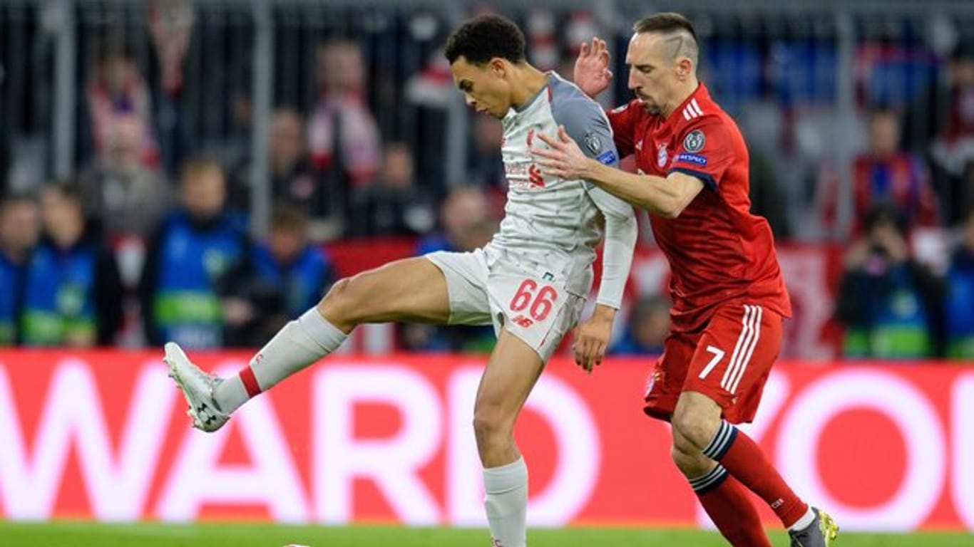 Franck Ribéry (r) und seine Bayern-Teamkollegen kamen in der Presse nicht gut weg.