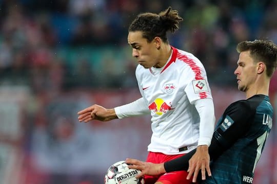 Yussuf Poulsen (l) spielt seit 2013 bei RB Leipzig.