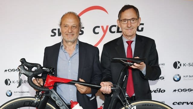 Der Zürcher Stadtrat Filippo Leutenegger (l) und Regierungsrat Mario Fehr freuen sich auf die WM 2024.