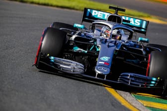 Pfeilschnell: Lewis Hamilton war mit seinem Mercedes-Silberpfeiler der schnellste im freien Training von Melbourne.