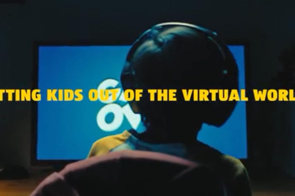 "Kinder aus der virtuellen Welt holen" – das ist das Ziel der Aldi-Kampagne "Teatime Takedown".