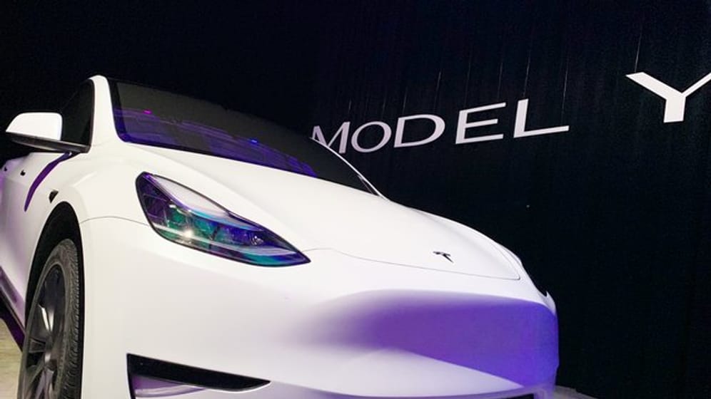 Das neue Tesla Model Y wird vorgestellt.