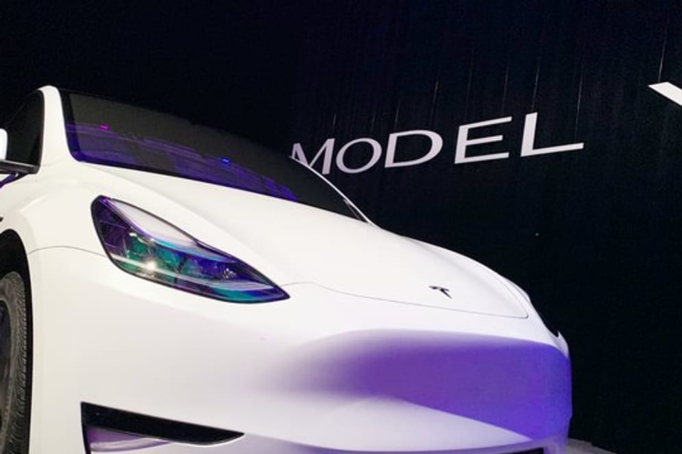 Das neue Tesla Model Y wird vorgestellt.
