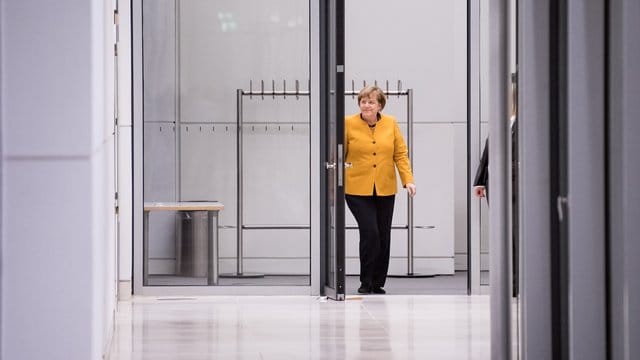 Kanzlerin Merkel während einer Unterbrechung des Koalitionsausschusses.