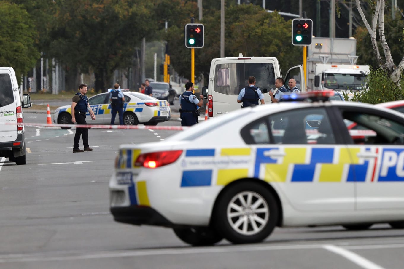 Christchurch: Die Polizei blockiert eine Straße in der Nähe des Anschlagsortes in einer Moschee in Linwood.