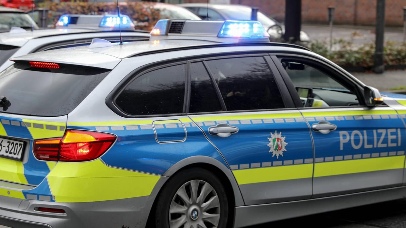 Die Polizei sucht Zeugen für den Überfall auf die Tankstelle am Otto-Hausmann-Ring in Wuppertal-Elberfeld.