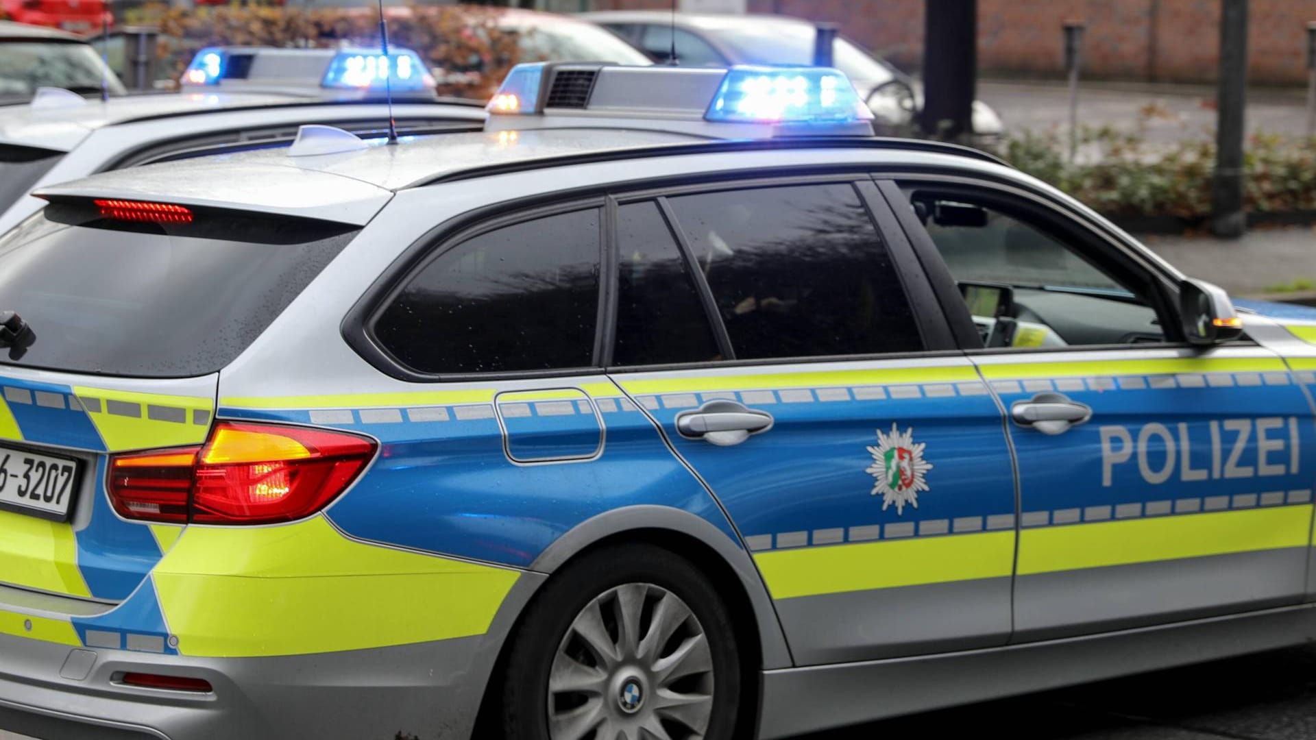 Die Polizei sucht Zeugen für den Überfall auf die Tankstelle am Otto-Hausmann-Ring in Wuppertal-Elberfeld.