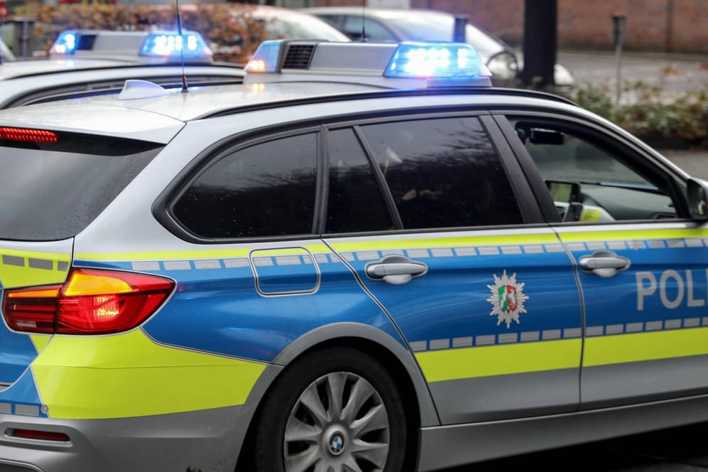 Die Polizei sucht Zeugen für den Überfall auf die Tankstelle am Otto-Hausmann-Ring in Wuppertal-Elberfeld.