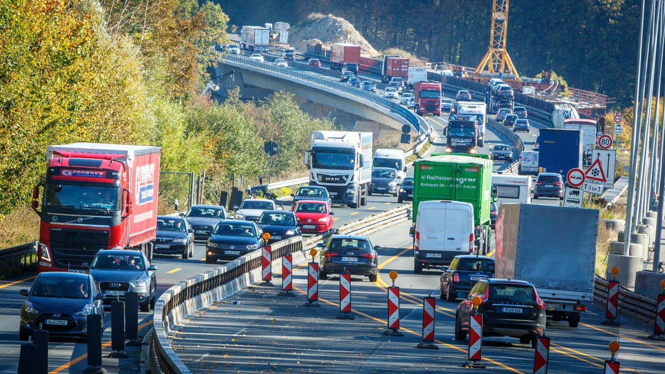 Stau auf der Autobahn: Baustellen sorgen dieses Wochenende für eine längere Reisezeit.