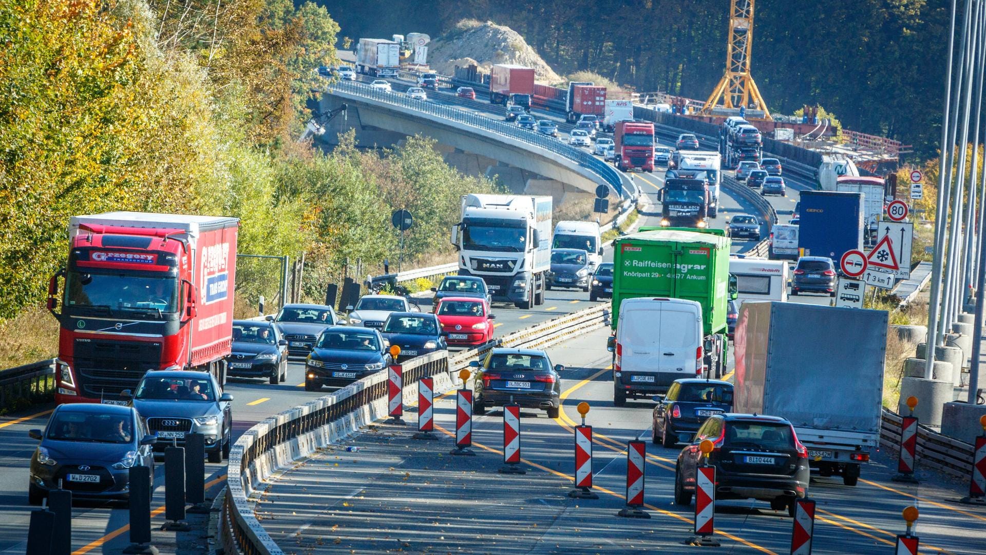 Stau auf der Autobahn: Baustellen sorgen dieses Wochenende für eine längere Reisezeit.