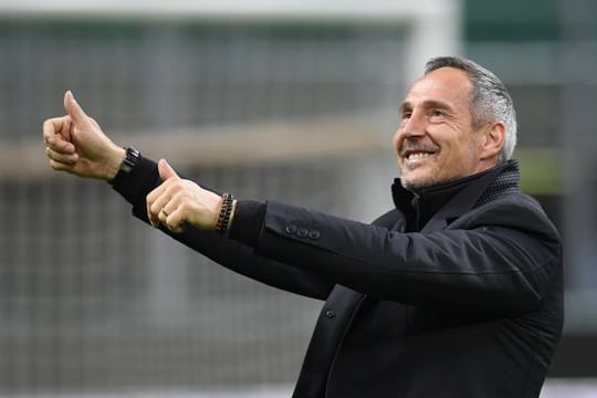 Frankfurts Trainer Adi Hütter trifft mit seinem Team auf Benfica Lissabon.