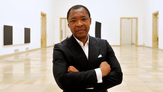 Okwui Enwezor 2011 im Münchner Haus der Kunst.