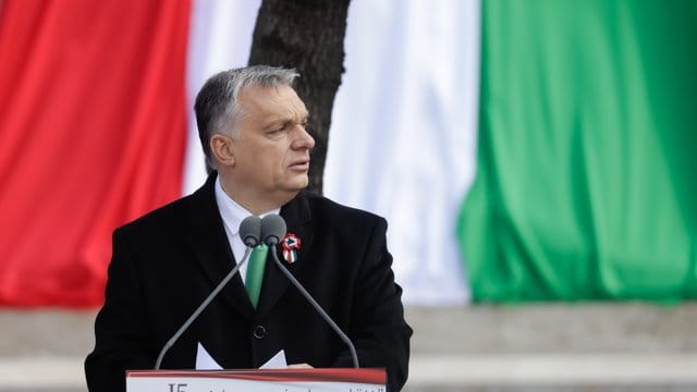 "Wir wollen starke Nationalstaaten, und wir wollen starke Führer an der Spitze Europas sehen", erklärte Orban. "Wir wollen starke Nationalstaaten, und wir wollen starke Führer an der Spitze Europas sehen", erklärte Orban.