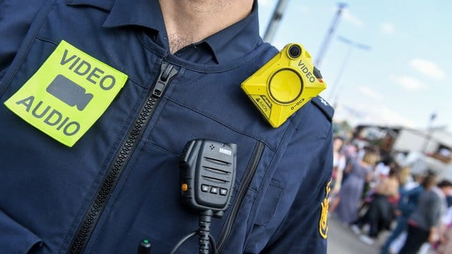 Bodycams wirken in aufgeheizten Situationen oft deeskalierend. Bodycams wirken in aufgeheizten Situationen oft deeskalierend.