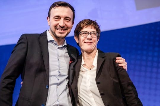 Schulterschluss: CDU-Chefin Annegret Kramp-Karrenbauer neben ihrem Generalsekretär Paul Ziemiak beim Deutschlandtag der Jungen Union.