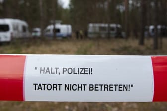Die Polizei sucht seit Wochen nach Rebecca - hier in der vergangenen Woche in einem Wald im Landkreis Oder-Spree.