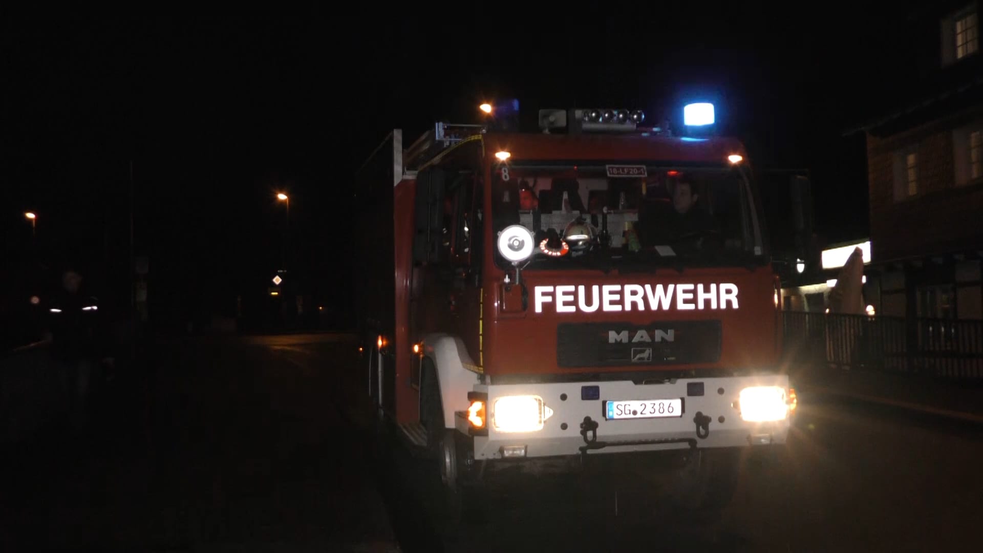 Nordrhein-Westfalen: Die Stadt Solingen war von Hochwasser bedroht, ein Parkplatz musste geräumt werden