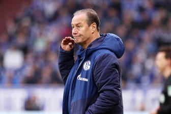Trainer-Comeback gegen Leipzig: Huub Stevens steht bis Saisonende an der Seitenlinie der Schalker.