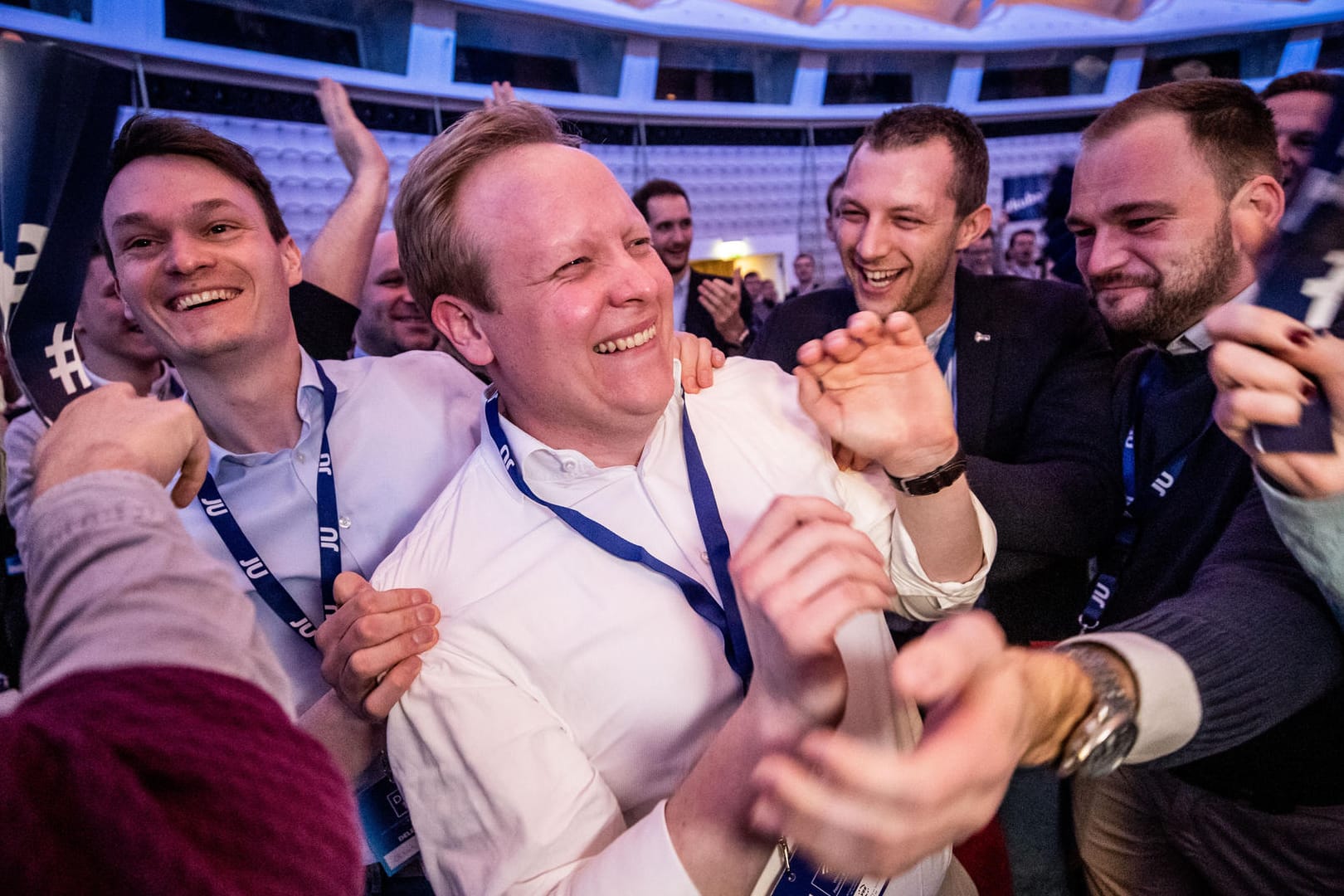 Tilman Kuban lässt sich feiern: Der Niedersachse ist neuer Vorsitzender der Jungen Union.