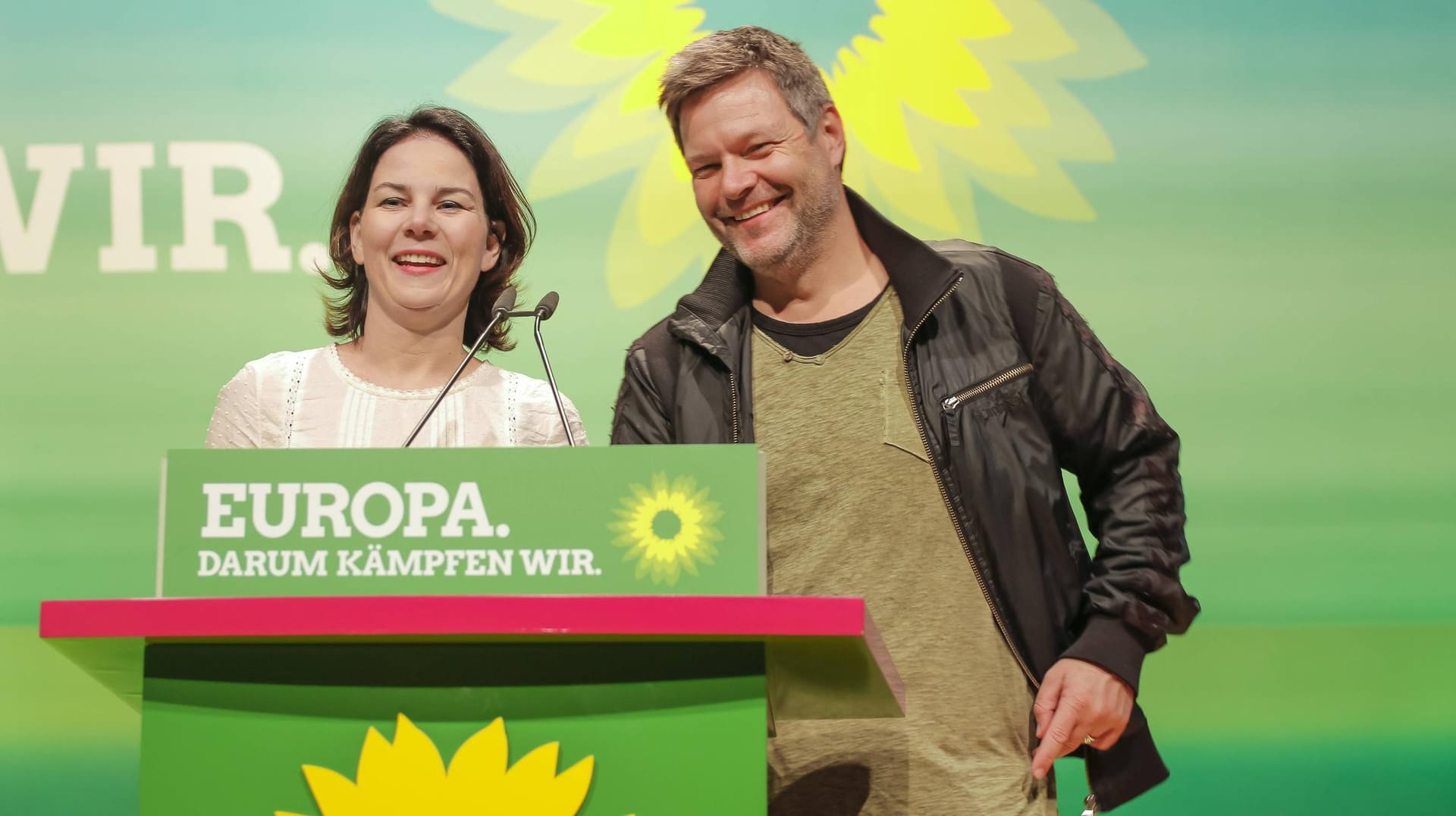 Annalena Baerbock und Robert Habeck: Die Grünen legen laut einer Umfrage in der Wählergunst zu. Annalena Baerbock und Robert Habeck: Die Grünen legen laut einer Umfrage in der Wählergunst zu.