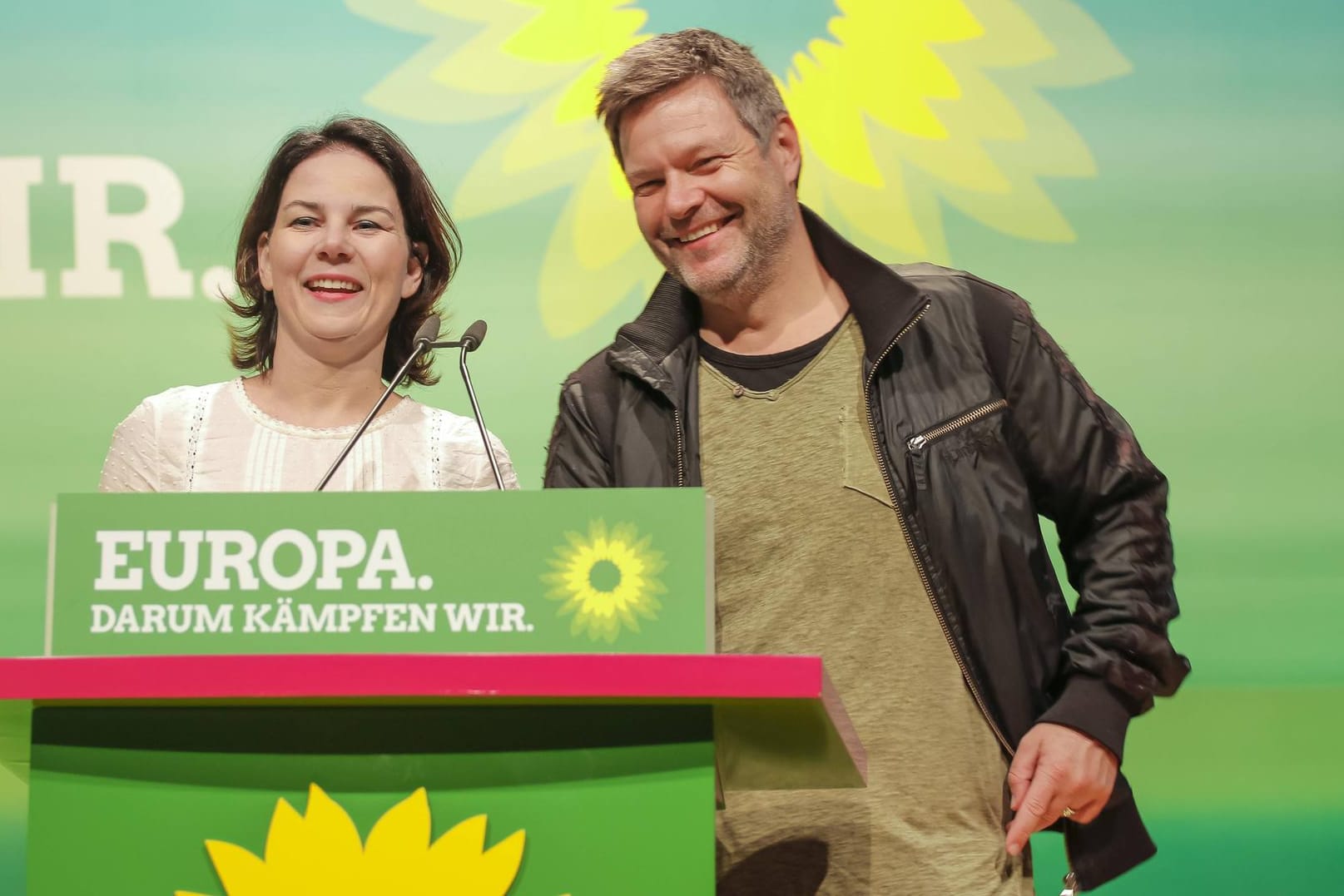 Annalena Baerbock und Robert Habeck: Die Grünen legen laut einer Umfrage in der Wählergunst zu.