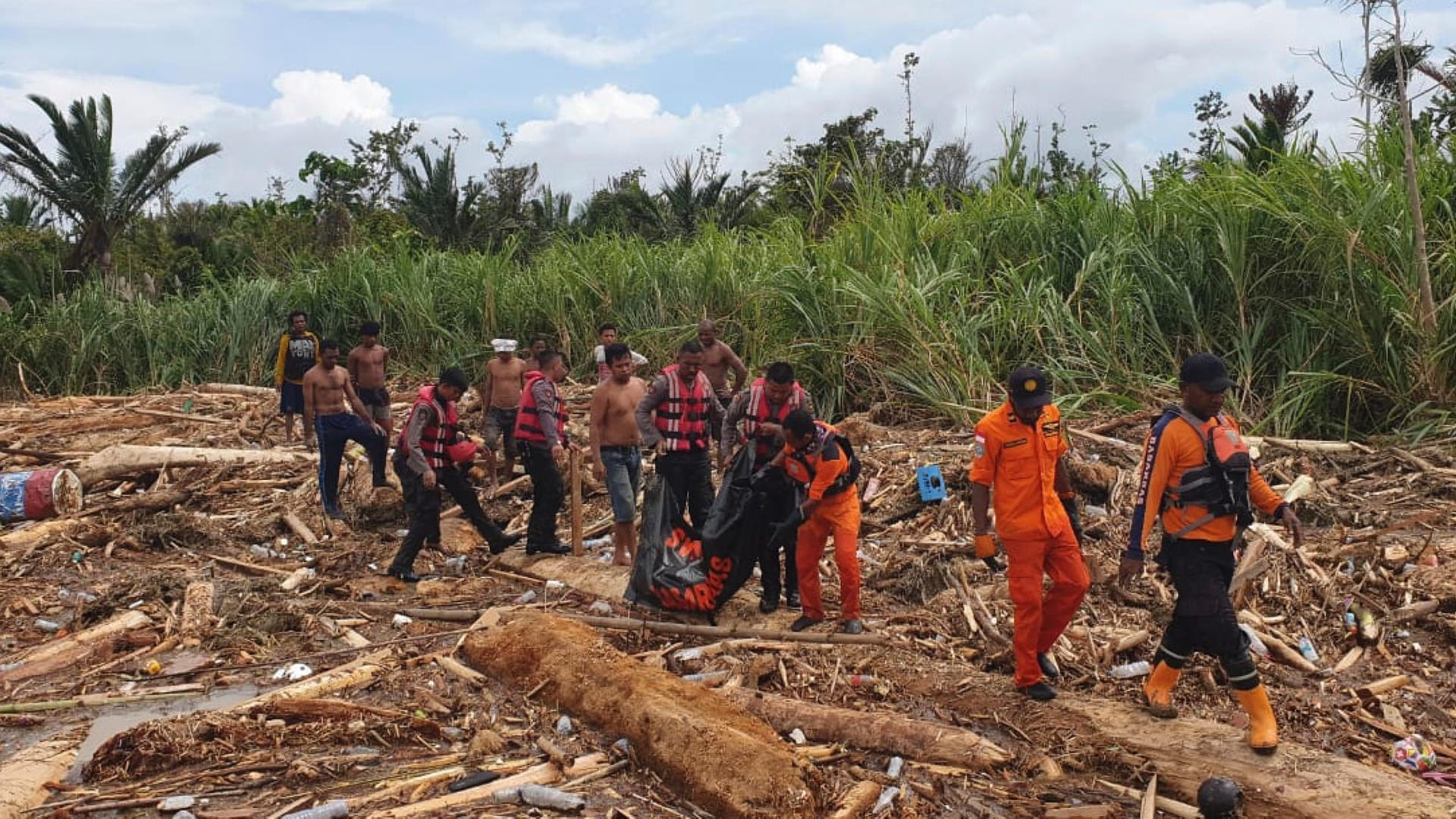 Rettungskräfte in Indonesien im Einsatz