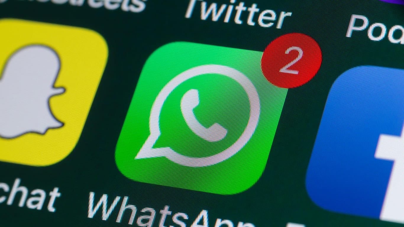 WhatsApp zeigt zwei neue Nachrichten an: Der Messengerdienst will die Google Bildersuche in seinen Dienst integrieren.