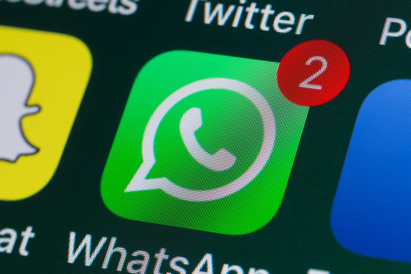 WhatsApp zeigt zwei neue Nachrichten an: Der Messengerdienst will die Google Bildersuche in seinen Dienst integrieren.