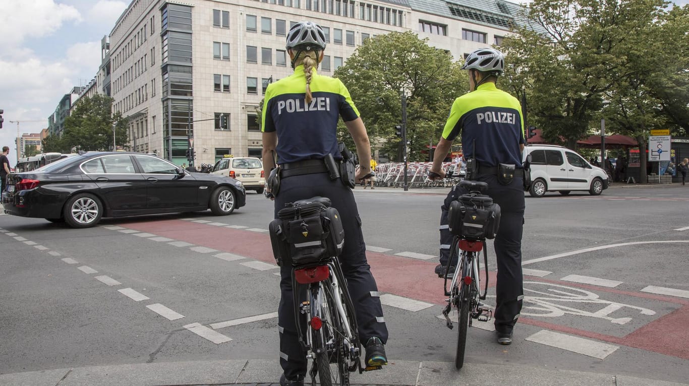 Polizisten der Fahrradstaffel im Einsatz