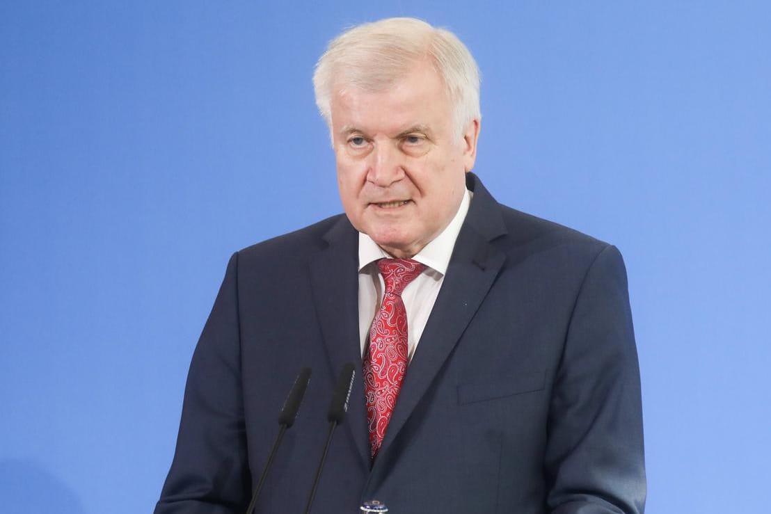 Horst Seehofer: Das Bundesinnenministerium plant ein "Gesetz zur besseren Steuerung der Asyl- und Widerrufsverfahren".