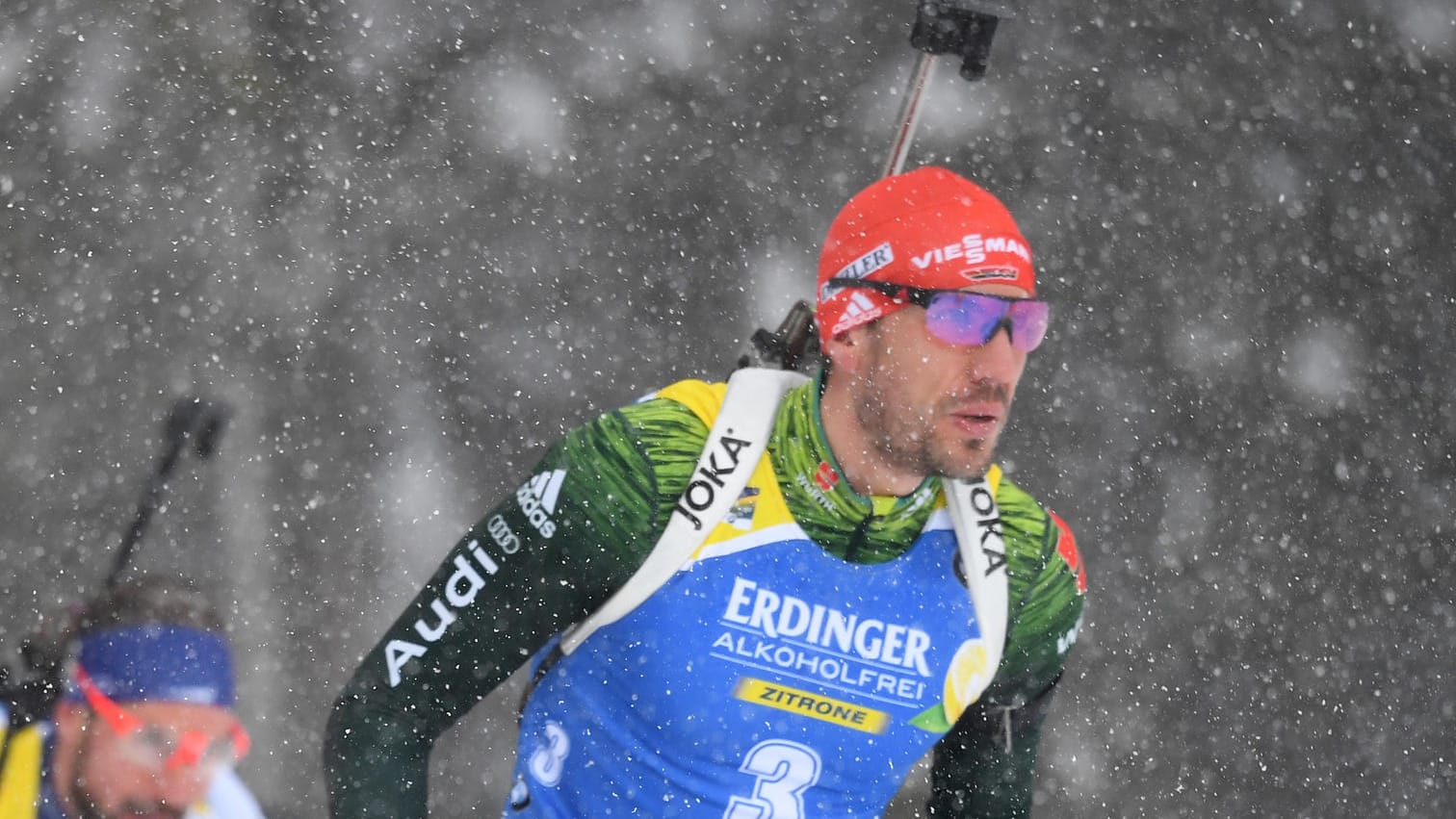 Biathlon-WM in Östersund: Arnd Peiffer landete nach chaotischen Schießen bei schweren Bedingungen auf Platz sechs.