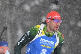 Biathlon-WM in Östersund: Arnd Peiffer landete nach chaotischen Schießen bei schweren Bedingungen auf Platz sechs.