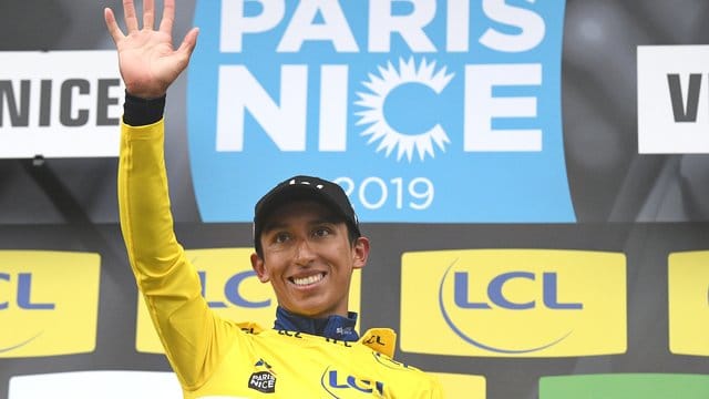 Sieger Egan Arley Bernal Gomez aus Kolumbien von Team Sky im Gelben Trikot.