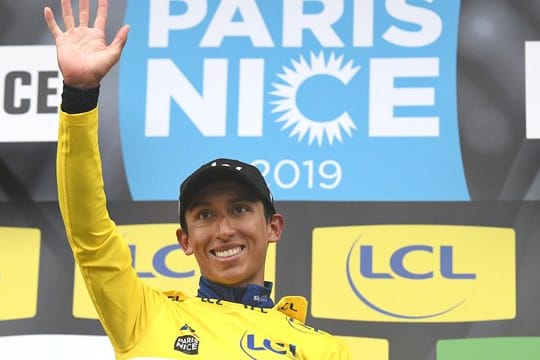 Sieger Egan Arley Bernal Gomez aus Kolumbien von Team Sky im Gelben Trikot.