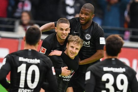 Nicht nur im Europacup spitze: Frankfurts Spieler feiern nach dem Siegtreffer gegen Nürnberg.