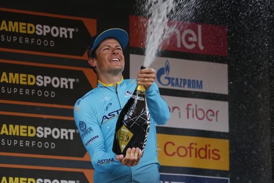 Der Däne Jakob Fuglsang vom Team Astana gewinnt die Etappe.