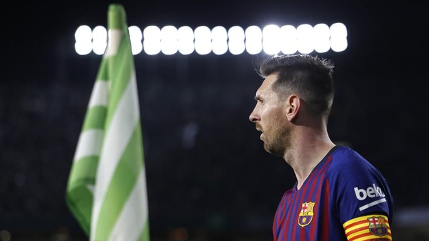Barcelonas Messi trifft beim Sieg gegen Betis Sevilla dreimal.